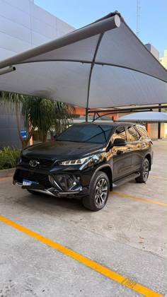 TOYOTA HILUX SW4 2.8 D-4D TURBO DIESEL DIAMOND 7L 4X4 AUTOMÁTICO